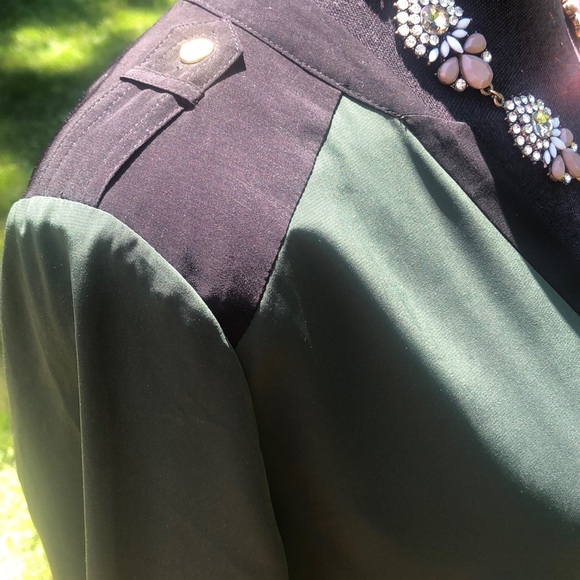 •Vince Camuto• green & black blouse EUC!! - Picture 7 of 8